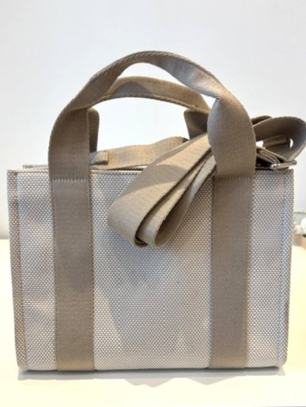 Lululemon Two-Tone Canvas Tote Bag Mini 4.5L - Picture 2 of 4